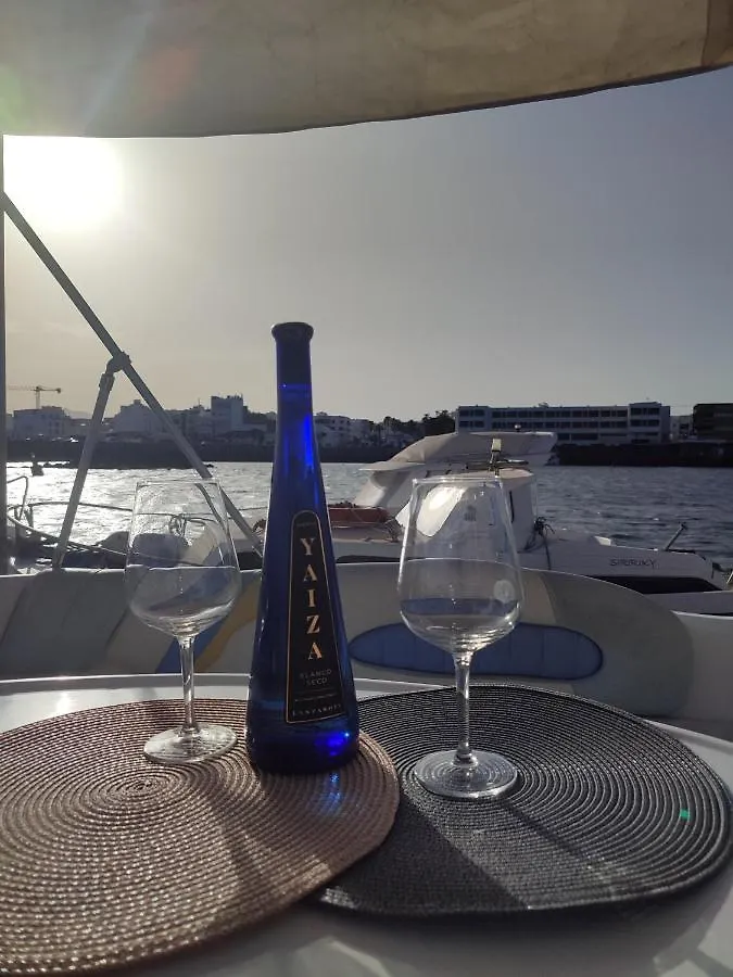 Ohana Hotel Arrecife  Botel